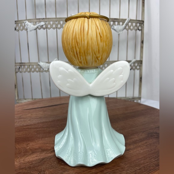 Hallmark porcelain Angel Figurine. - Picture 5 of 11